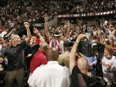 关于克里夫兰骑士内部会议纪要流出：转会期迎来里程碑；社区盾使命明确；身体对抗强度拉满的信息-爱游戏体育