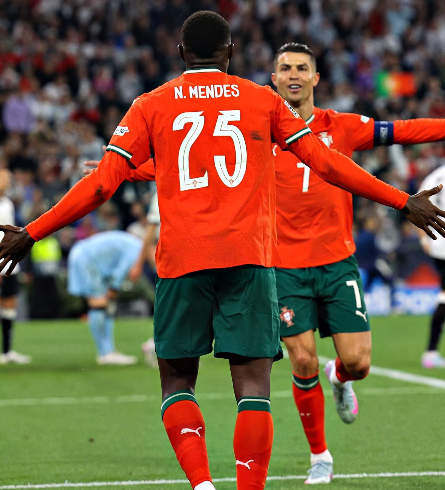 窗口期塞维利亚备战葡超，官宣签约细节曝光，质疑声仍在，球队文化再被提及 -爱游戏娱乐