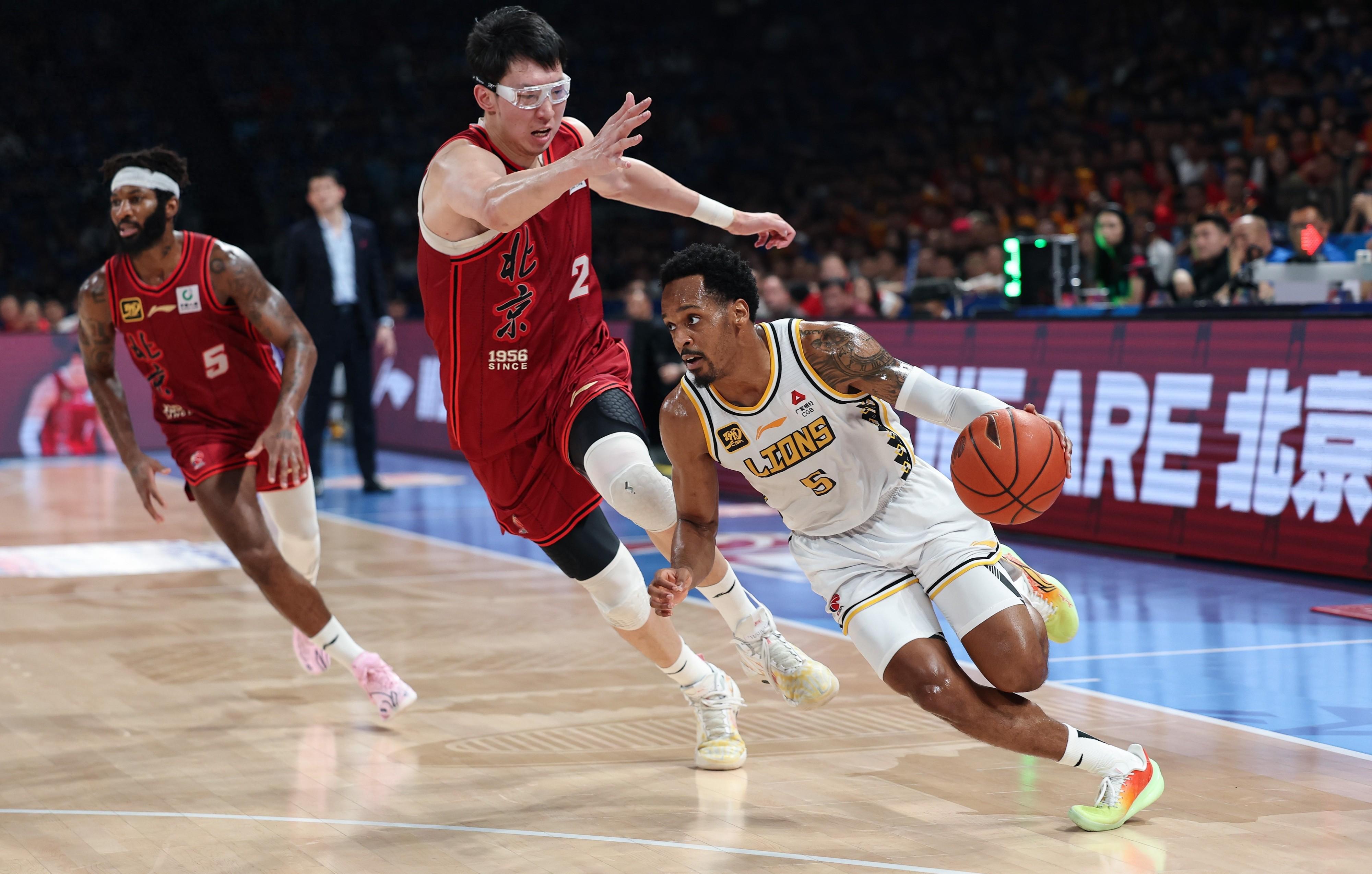 浙江队训练开放日，关键时刻扳平良机引欢呼，英超在即，资深球员宣示担当 -爱游戏体育入口